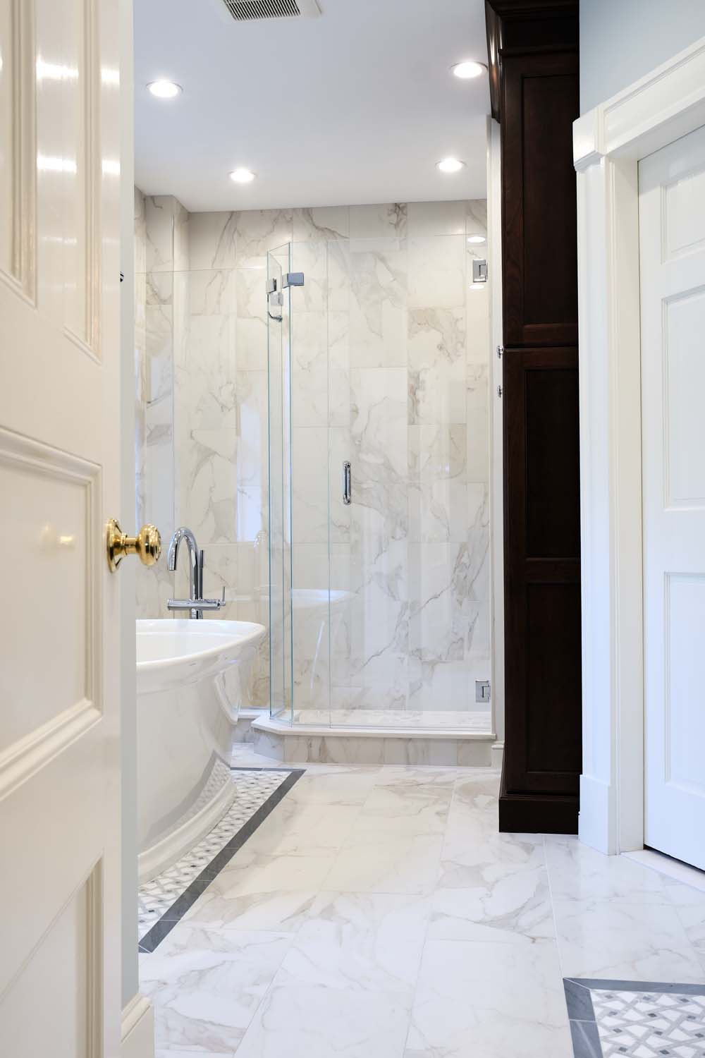 <div><a class="lk-pinterest" href="https://pinterest.com/pin/create/button/?url=https://www.leekimball.com/wp-content/uploads/2024/08/13-Brookline-Master-Bathroom-15.jpg" rel="nofollow noopener noreferrer" target="_blank">Pinterest</a></div>
<div><a class="lk-email" href="mailto:?subject=Brookline Master Bathroom&body=https://www.leekimball.com/portfolio2/primary-bath-redefined/" target="_blank" rel="noopener">Email</a></div>
<div><a class="lk-copy">Link</a></div>
