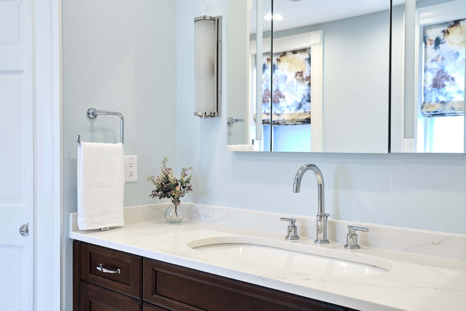 <div><a class="lk-pinterest" href="https://pinterest.com/pin/create/button/?url=https://www.leekimball.com/wp-content/uploads/2024/08/13-Brookline-Master-Bathroom-47.jpg" rel="nofollow noopener noreferrer" target="_blank">Pinterest</a></div>
<div><a class="lk-email" href="mailto:?subject=Brookline Master Bathroom&body=https://www.leekimball.com/portfolio2/primary-bath-redefined/" target="_blank" rel="noopener">Email</a></div>
<div><a class="lk-copy">Link</a></div>
