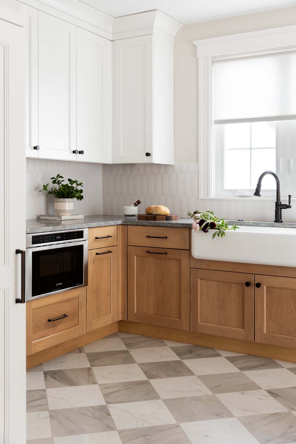 <div><a class="lk-pinterest" href="https://pinterest.com/pin/create/button/?url=https://www.leekimball.com/wp-content/uploads/2024/08/Buckbee-Reese-Melrose-Kitchen-Powder-Pantry-09.jpg" rel="nofollow noopener noreferrer" target="_blank">Pinterest</a></div>
<div><a class="lk-email" href="mailto:?subject=Melrose Kitchen, Powder, Pantry&body=https://www.leekimball.com/portfolio2/hidden-treasures/" target="_blank" rel="noopener">Email</a></div>
<div><a class="lk-copy">Link</a></div>
